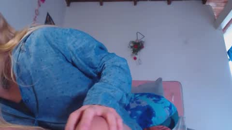 cicimom online show from 12-18-25, 01:50