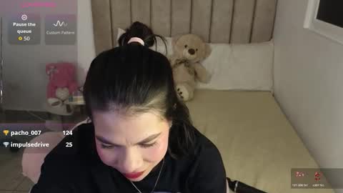 Snapshot of cielo_18d chatting on 02-27-26, 04:45 Mia online show from 02-27-26, 04:45