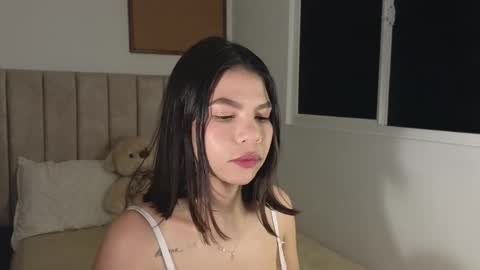 Snapshot of cielo_18d chatting on 03-19-26, 05:00 Mia online show from 03-19-26, 05:00