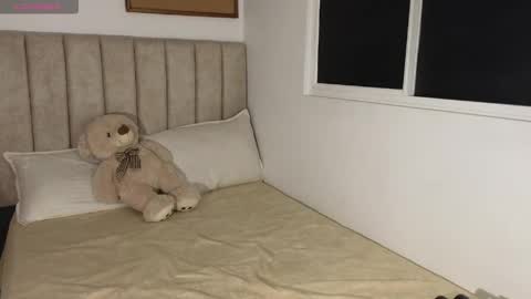 Snapshot of cielo_18d chatting on 03-24-26, 05:34 Mia online show from 03-24-26, 05:34