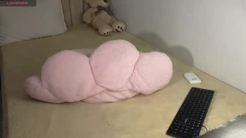 Snapshot of cielo_18d chatting on 03-25-26, 04:51 Mia online show from 03-25-26, 04:51