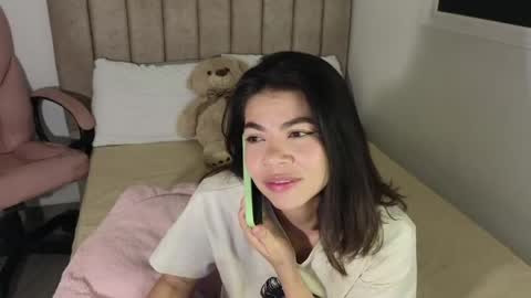 Mia online show from 05-15-26, 04:52
