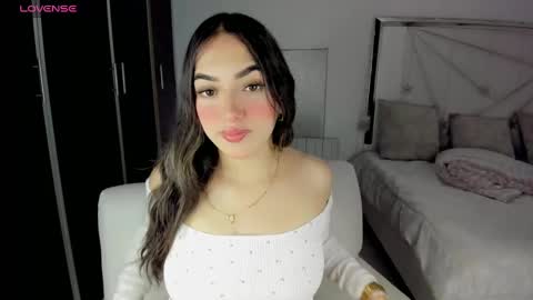 Snapshot of cieloo_ chatting on 03-01-25, 04:44 CIELO online show from 03-01-25, 04:44