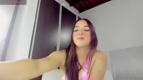 Snapshot of cieloo_ chatting on 03-04-25, 06:07 CIELO online show from 03-04-25, 06:07