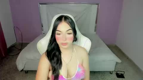 Snapshot of cieloo_ chatting on 09-10-25, 09:04 CIELO online show from 09-10-25, 09:04