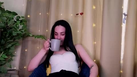 Nia online show from 04-25-26, 01:41