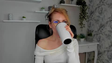 Cinderella online show from 02-20-26, 06:48