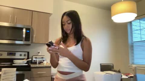 Cindy Chen and Bella Miller online show from 09-09-25, 02:00