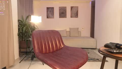 Snapshot of cinnamon__criss chatting on 04-09-26, 11:10 cinnamon__criss online show from 04-09-26, 11:10