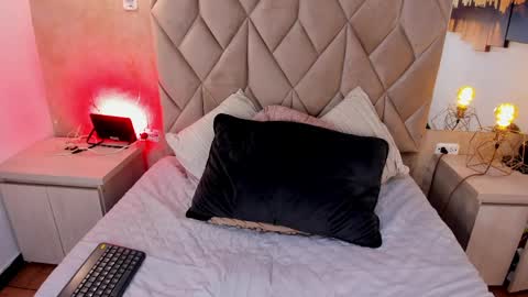 Laura  online show from 04-28-26, 02:27