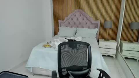 CintiaCollins  online show from 11-10-25, 08:41