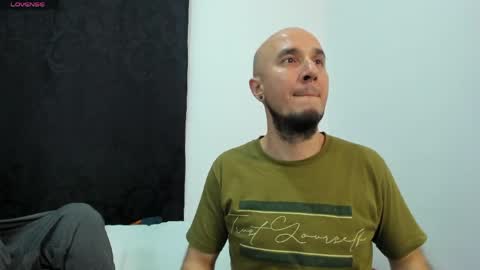 Snapshot of cintya_n_roger chatting on 05-20-26, 08:48 Cintya Roger online show from 05-20-26, 08:48