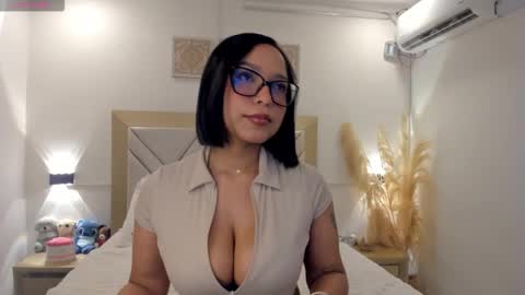 Claire 3 online show from 01-14-26, 04:07