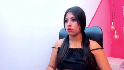 Snapshot of claire_aristizabal chatting on 01-06-25, 12:02 claire aristizabal online show from 01-06-25, 12:02