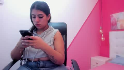 Snapshot of claire_aristizabal chatting on 01-26-25, 04:09 claire aristizabal online show from 01-26-25, 04:09