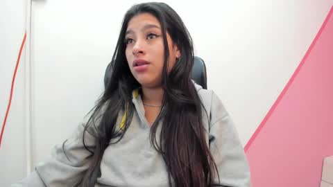 Snapshot of claire_aristizabal chatting on 02-14-25, 03:54 claire aristizabal online show from 02-14-25, 03:54