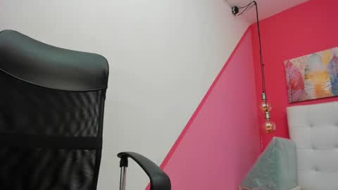 Snapshot of claire_aristizabal chatting on 02-22-25, 03:34 claire aristizabal online show from 02-22-25, 03:34