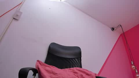 Snapshot of claire_aristizabal chatting on 03-11-25, 06:43 claire aristizabal online show from 03-11-25, 06:43