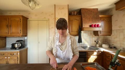 Claire Moulin online show from 03-18-26, 10:18