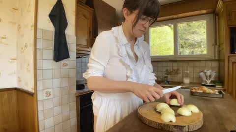 Snapshot of claire_moulin chatting on 04-24-26, 12:07 Claire Moulin online show from 04-24-26, 12:07