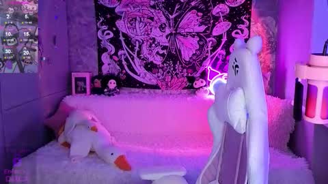 Claire Faers online show from 11-16-25, 06:13