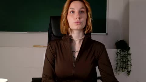 Snapshot of clairemathis chatting on 05-10-26, 03:06 Claire online show from 05-10-26, 03:06