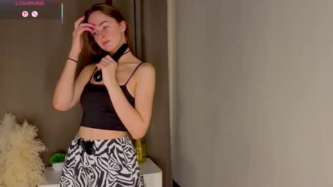 Snapshot of clairwittenmyer chatting on 10-11-25, 01:16 Im Amy online show from 10-11-25, 01:16