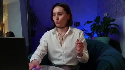 Snapshot of clara_bendover chatting on 05-27-26, 06:49 Clara online show from 05-27-26, 06:49