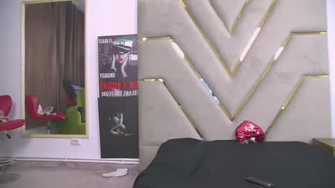 Snapshot of clara_jason chatting on 10-28-25, 09:06 Mistress Clara online show from 10-28-25, 09:06