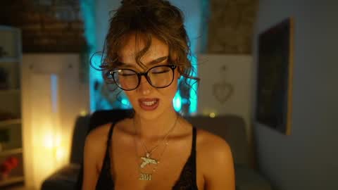 Snapshot of clara_smile chatting on 02-11-25, 11:12 Clara smile online show from 02-11-25, 11:12