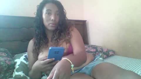 Clarah0123 online show from 11-08-25, 08:47