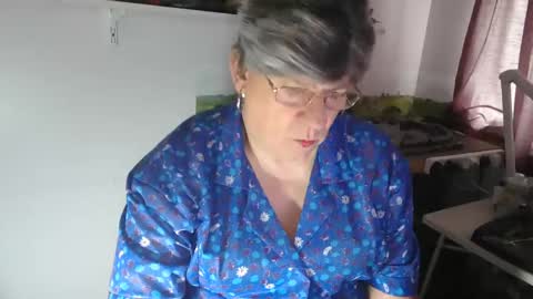 Snapshot of clarem chatting on 04-15-26, 08:32 clare nylons online show from 04-15-26, 08:32