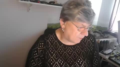 Snapshot of clarem chatting on 06-08-26, 12:05 clare nylons online show from 06-08-26, 12:05