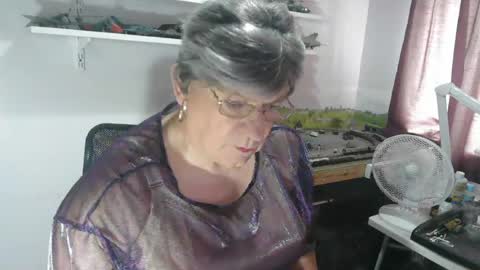 Snapshot of clarem chatting on 07-23-26, 11:30 clare nylons online show from 07-23-26, 11:30
