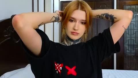 Sophie online show from 05-11-26, 03:34