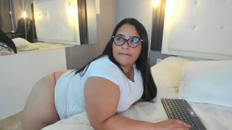 Snapshot of clarigil chatting on 01-27-25, 04:33 clarigil online show from 01-27-25, 04:33