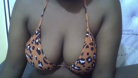 Snapshot of classy_zoey chatting on 10-08-25, 08:12 classy_zoey online show from 10-08-25, 08:12