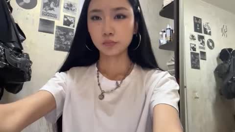 Lili online show from 03-17-26, 10:40