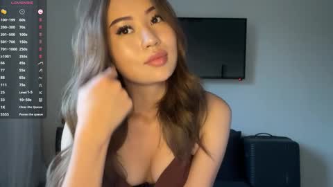 Lili online show from 04-07-26, 01:11