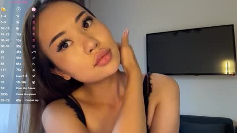 Lili online show from 05-30-26, 01:19