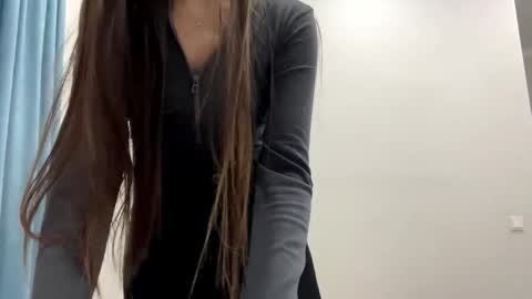 Snapshot of clementinecampion chatting on 05-02-26, 04:23 Viki online show from 05-02-26, 04:23