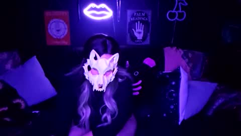 Snapshot of clemzzy chatting on 10-18-25, 04:48 Clem online show from 10-18-25, 04:48