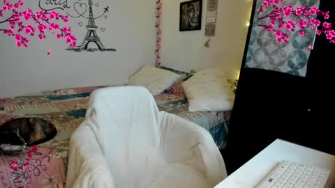 Snapshot of cleo_christmas chatting on 04-02-26, 01:03 cleo_christmas online show from 04-02-26, 01:03