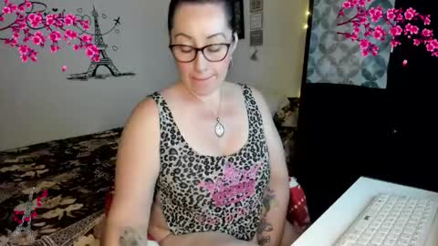 Snapshot of cleo_christmas chatting on 05-29-26, 12:08 cleo_christmas online show from 05-29-26, 12:08