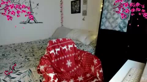 Snapshot of cleo_christmas chatting on 06-19-26, 12:48 cleo_christmas online show from 06-19-26, 12:48