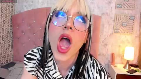 cleo online show from 11-11-25, 04:01