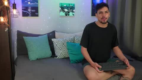 Snapshot of cleoanubis_ chatting on 11-11-25, 05:51 Girl Juliana and Federico online show from 11-11-25, 05:51