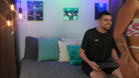 Snapshot of cleoanubis_ chatting on 12-21-25, 04:08 Girl Juliana and Federico online show from 12-21-25, 04:08