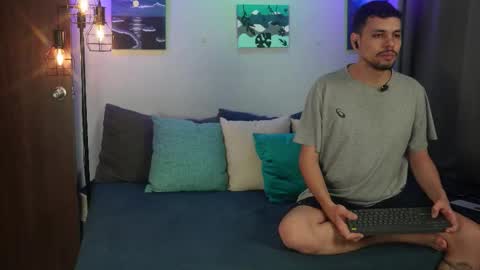 Snapshot of cleoanubis_ chatting on 02-18-26, 06:09 Girl Juliana and Federico online show from 02-18-26, 06:09