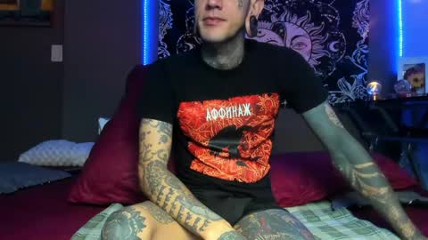 Snapshot of cleosexxx chatting on 04-21-26, 06:09 cleo y maikol online show from 04-21-26, 06:09